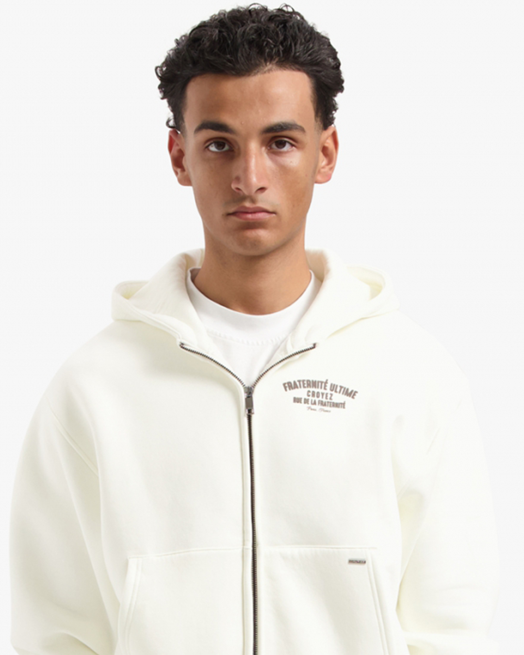 CR1-AW24-11_OFFWHITE_CR1-AW24-49_BROWN_Fullbody_Jpg_High_res_1DETAIL.png