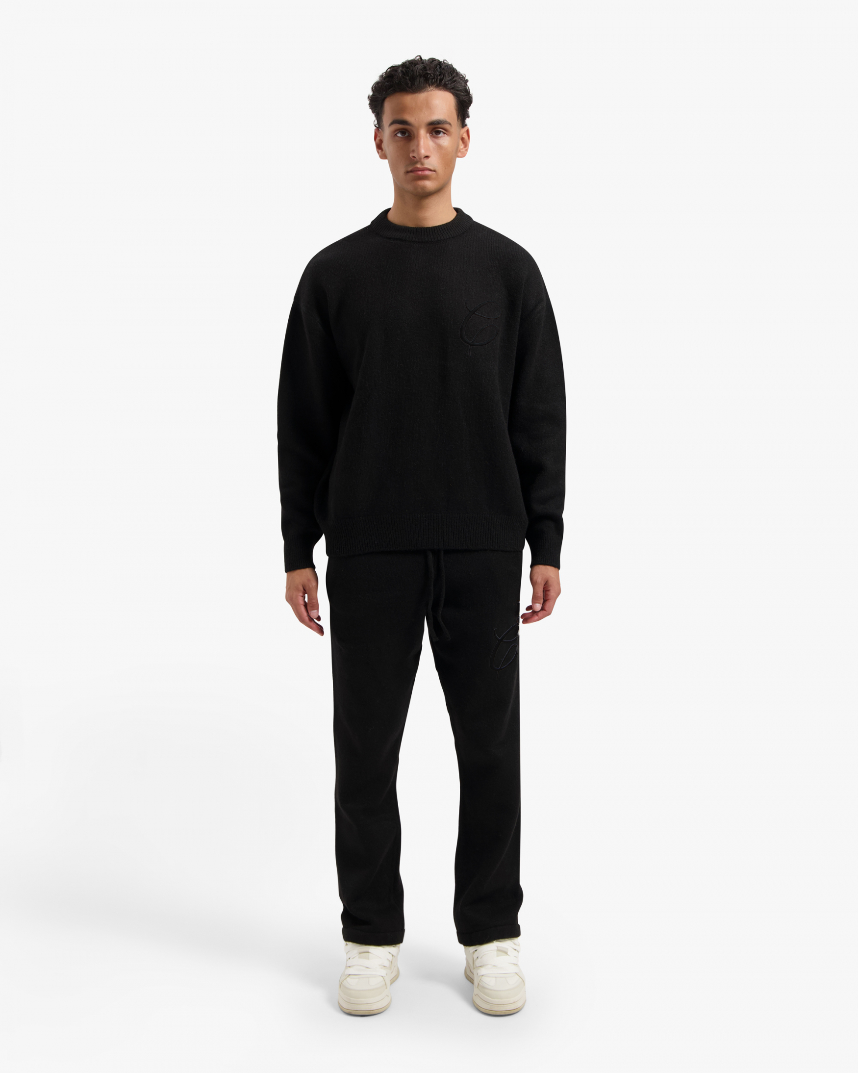 CR1-AW24-41_BLACK-Black_CR1-AW24-43_BLACK_Fullbody_Jpg_High_res_1_1.png