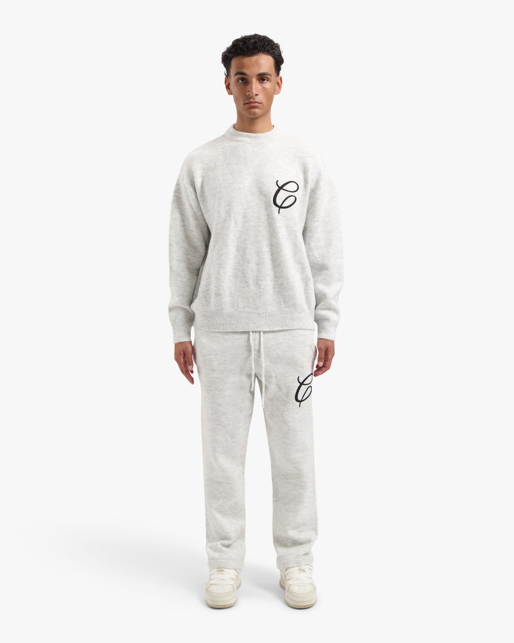CR1-AW24-41_GREY_CR1-AW24-43_GREY_Fullbody_Jpg_High_res_1_8a63cbdc-3720-4eee-ba1d-d74b44fb07a6.jpg