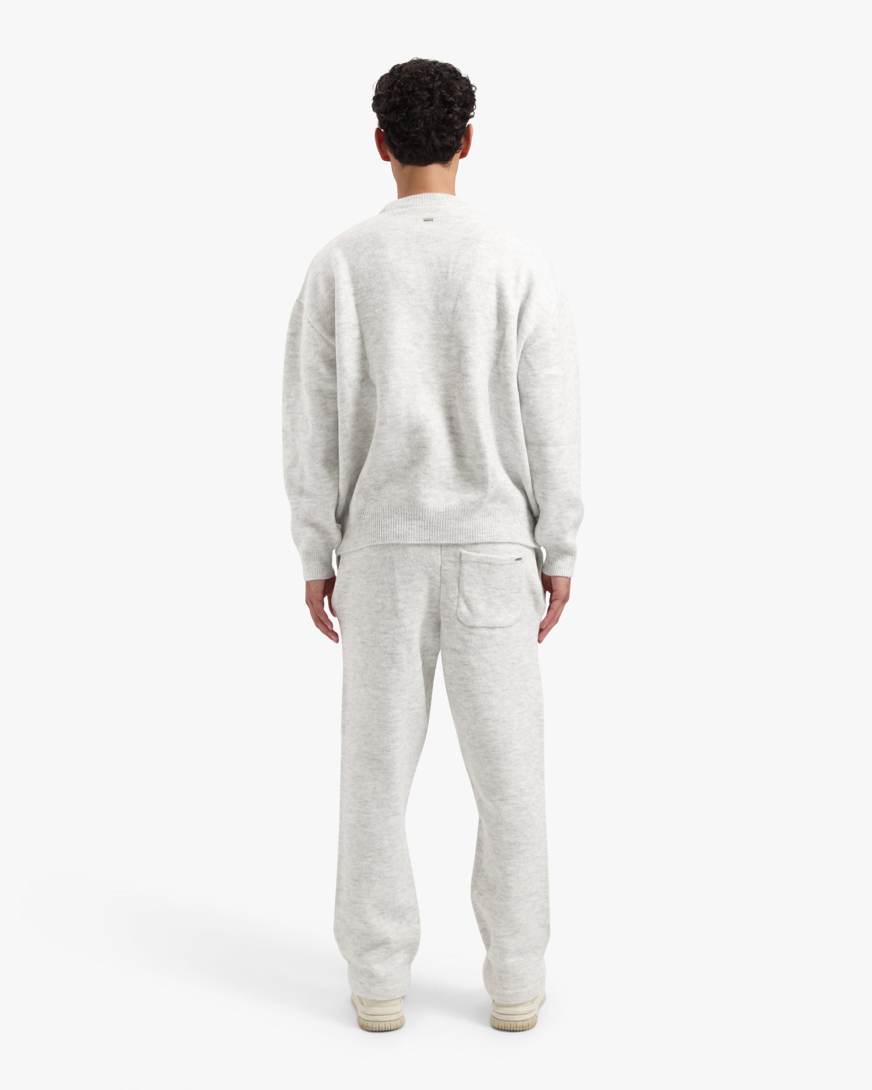 CR1-AW24-41_GREY_CR1-AW24-43_GREY_Fullbody_Jpg_High_res_3_aa012fa0-50cc-4f24-94d7-ffd7ec25169c.jpg