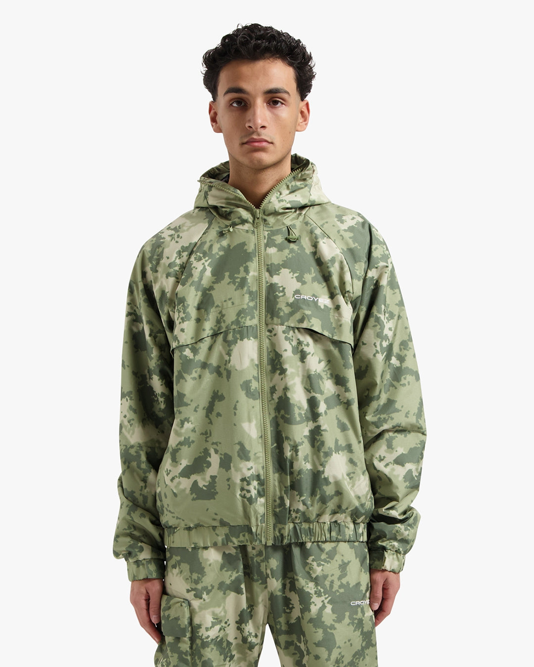 CR1-PS25-16_CAMO_CR1-PS25-17_CAMO_Fullbody_Jpg_High_res_1.jpg