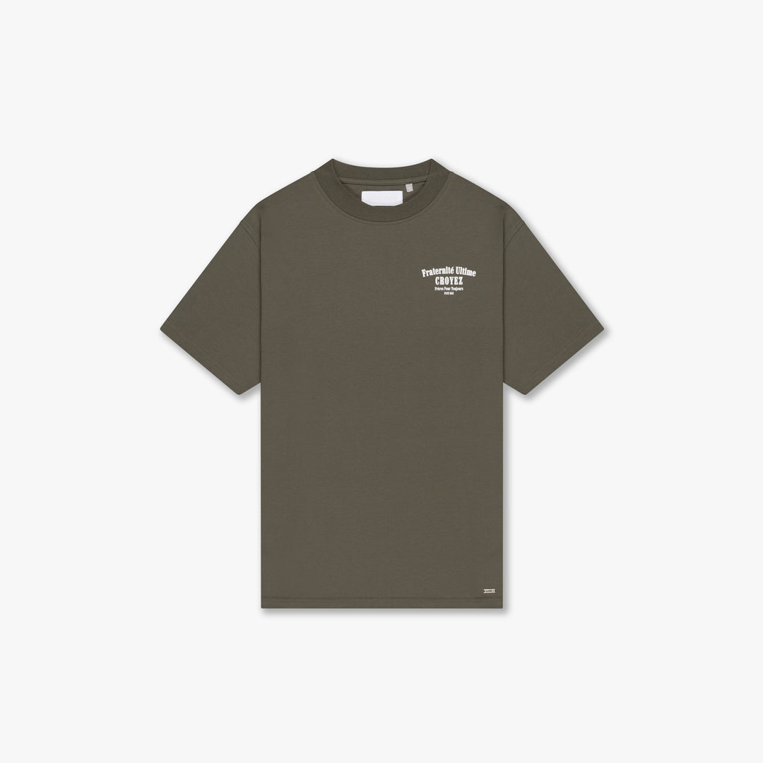 CR1_FW25_09_2401_Fraternite_T-shirt_Dusty_Olive_Front_9bec00d6-10a7-4b78-95d0-75c86615b8ab.jpg
