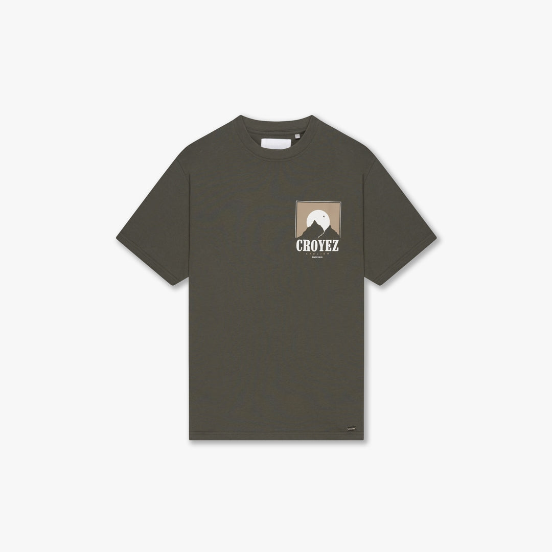 CR1_FW_43_2401_Slopes_T-shirt_Dusty_Olive_Front_ca02b2f7-fda0-46c8-85cc-43078eb991f9.jpg