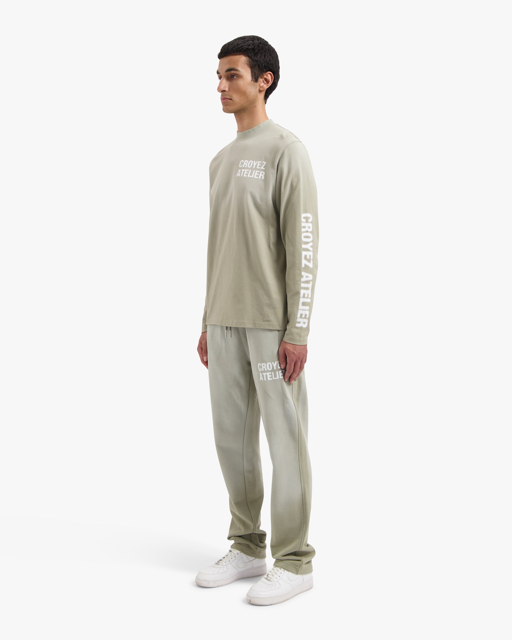 CROYEZ SPRAYED ATELIER LONGSLEEVE T-SHIRT | DUSTY OLIVE
