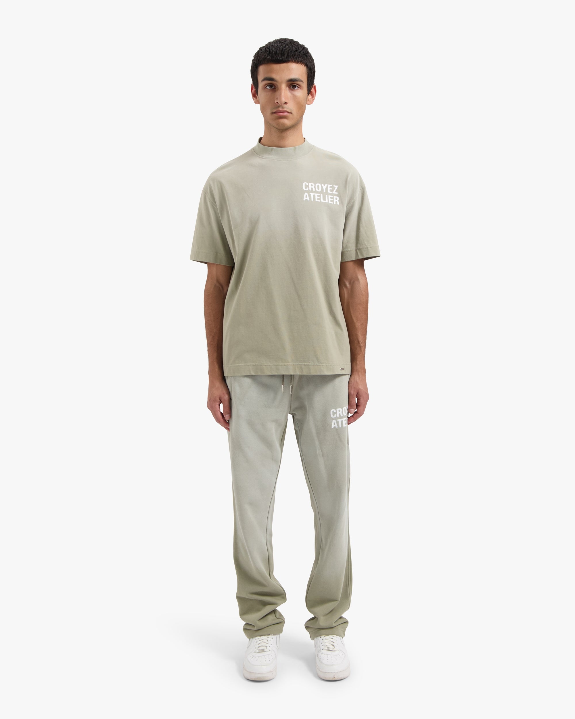 CROYEZ SPRAYED ATELIER T-SHIRT | DUSTY OLIVE