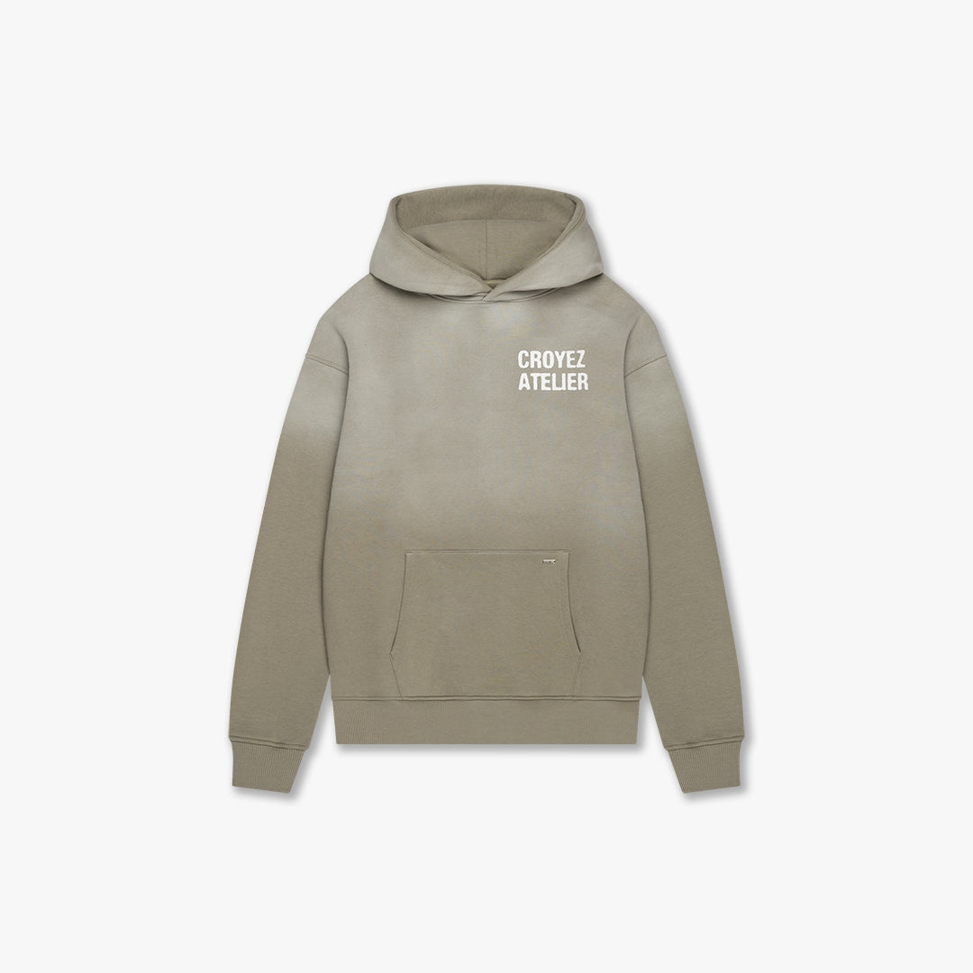 CR2_PF25_09_2401_Sprayed_Atelier_Hoodie_Dusty_Olive_Front_10e8946a-3aa3-4dc2-93f2-bcc4fa8c1374.jpg